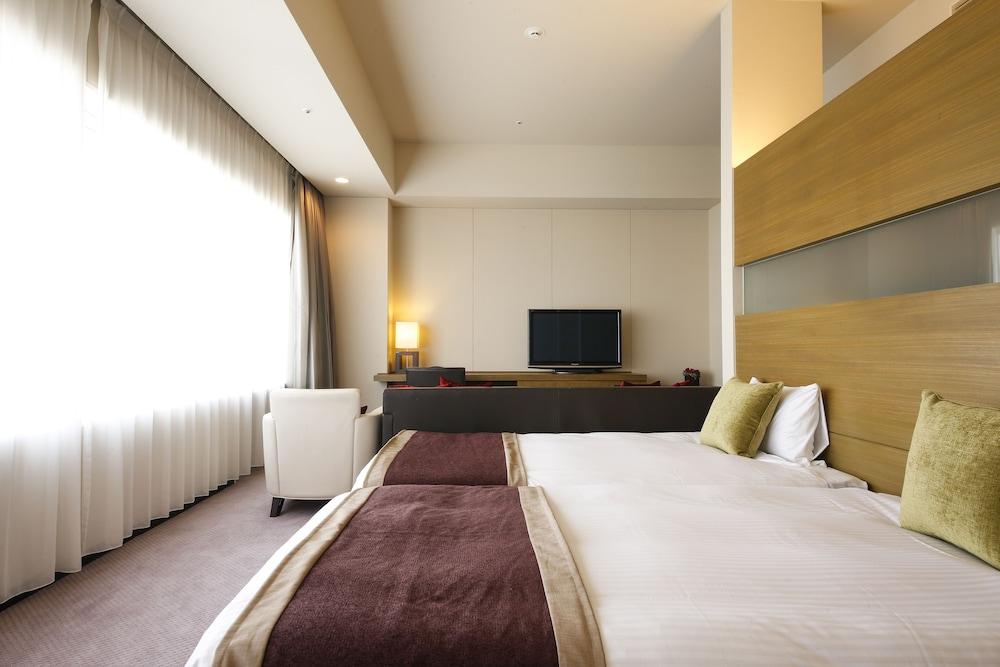Keihan Universal Tower 4*