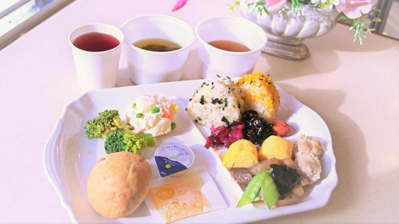Toyoko Shin-osaka Higashi-mikuni Ekimae Hotel