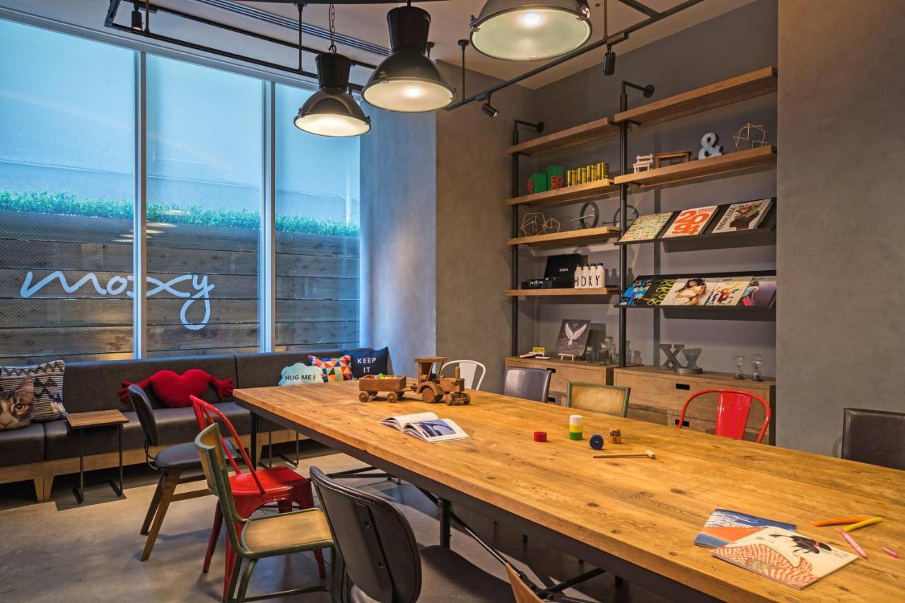 Moxy Honmachi By Marriott Hotel 4*