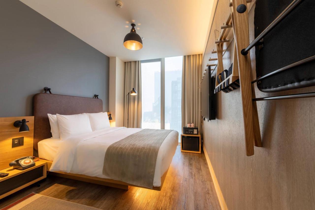 Moxy Honmachi By Marriott