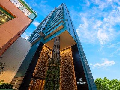 Keihan Universal 4*