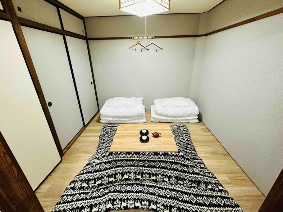205gblhouse: Steps From Kuromon Market, Near Dotonbori Apartment Osaka