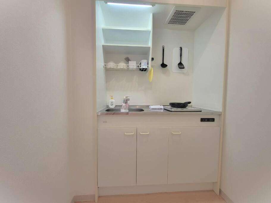 Apartment Dotonbori, Nipponbashi, Nagahoribashi Station 5minutes On Foot Double Bed Se7
