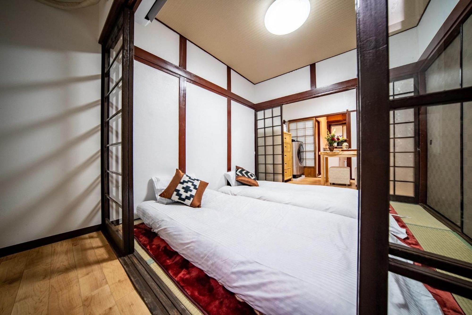 Apartment 梟の宿 岛之内5号馆 步行200m至道顿堀! 徒步5分钟日本桥站! 心斋桥8分钟 黑门市场15分种徒步圈内 !中央区古风民宅77平方2间房可住7人 *