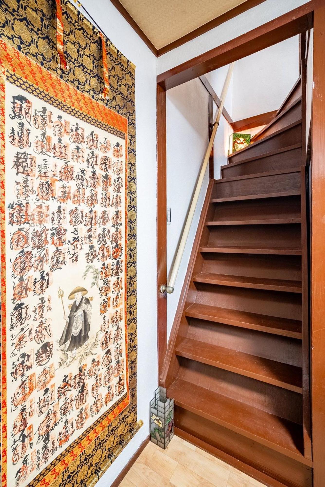 Apartment 梟の宿 岛之内5号馆 步行200m至道顿堀! 徒步5分钟日本桥站! 心斋桥8分钟 黑门市场15分种徒步圈内 !中央区古风民宅77平方2间房可住7人 *