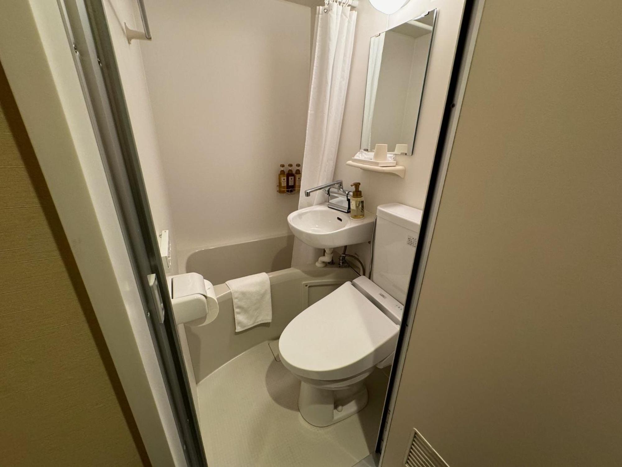 R Hotel-the Atelier Shinsaibashi East Hotel 3*