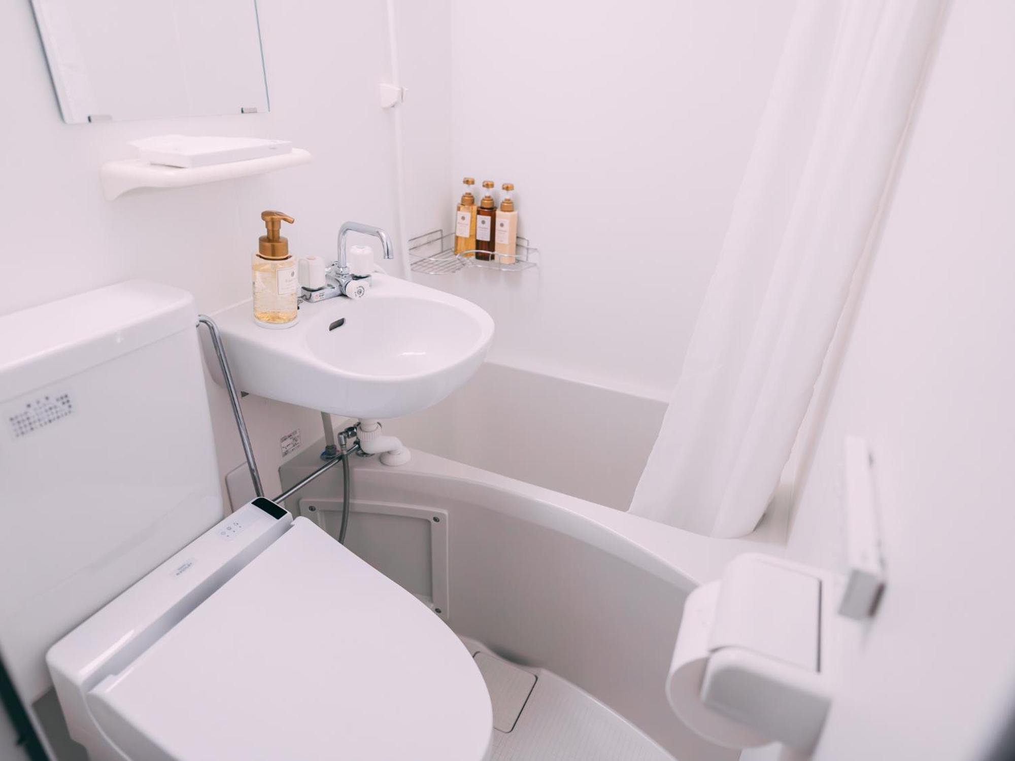 R Hotel-the Atelier Shinsaibashi East Hotel 3*
