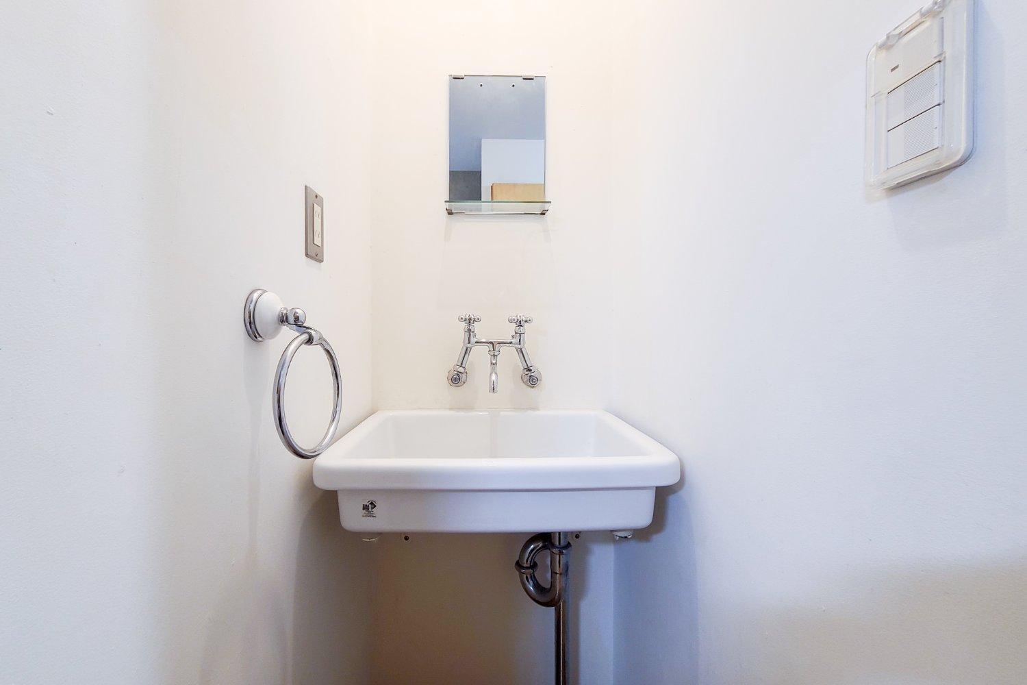 Sleaze Castle Apartment Osaka