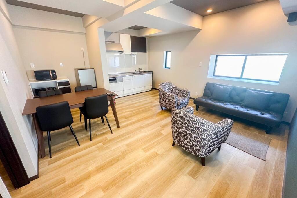 5 Mins Walk From Tengachaya Close To Namba Apartment *