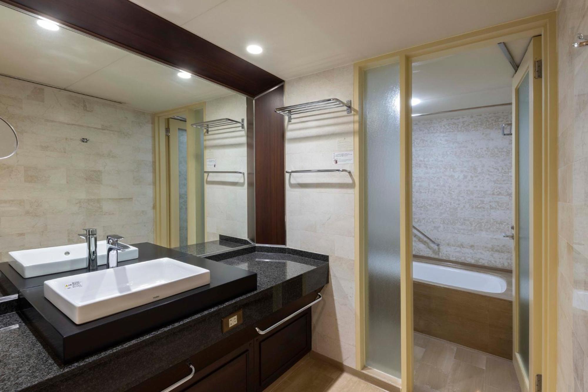 Hotel Rihga Royal Osaka, Vignette Collection By Ihg