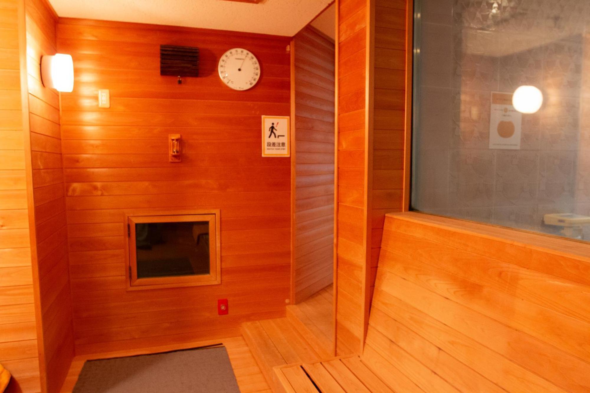 Capsule Asahi Plaza Shinsaibashi - Men's Only Capsule hotel