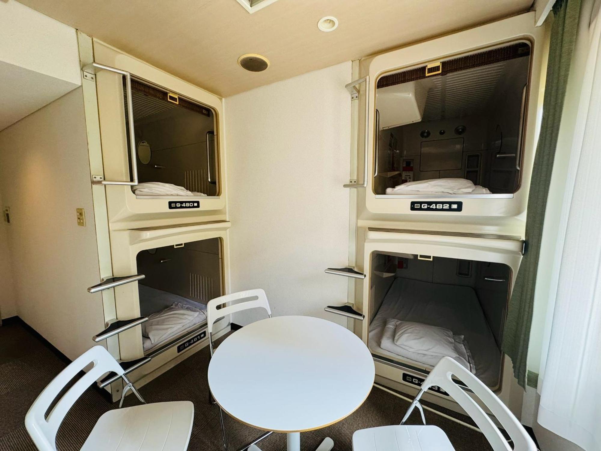 Capsule hotel Capsule Asahi Plaza Shinsaibashi - Men's Only *