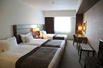 Hotel Moxy Honmachi By Marriott 4*