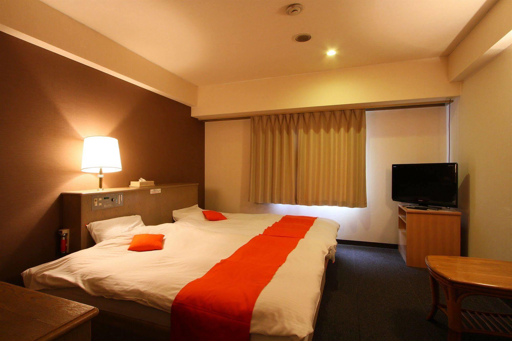 Shinsaibashi Lions Rock Hotel