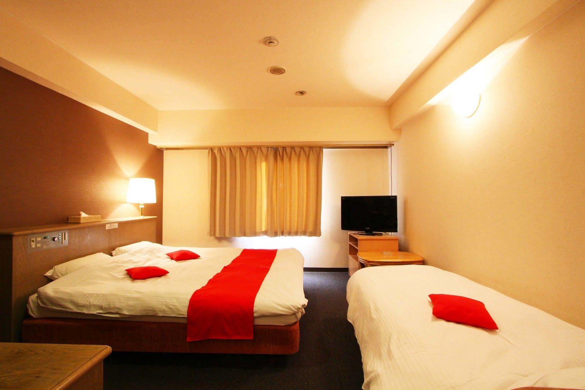 Shinsaibashi Lions Rock Hotel
