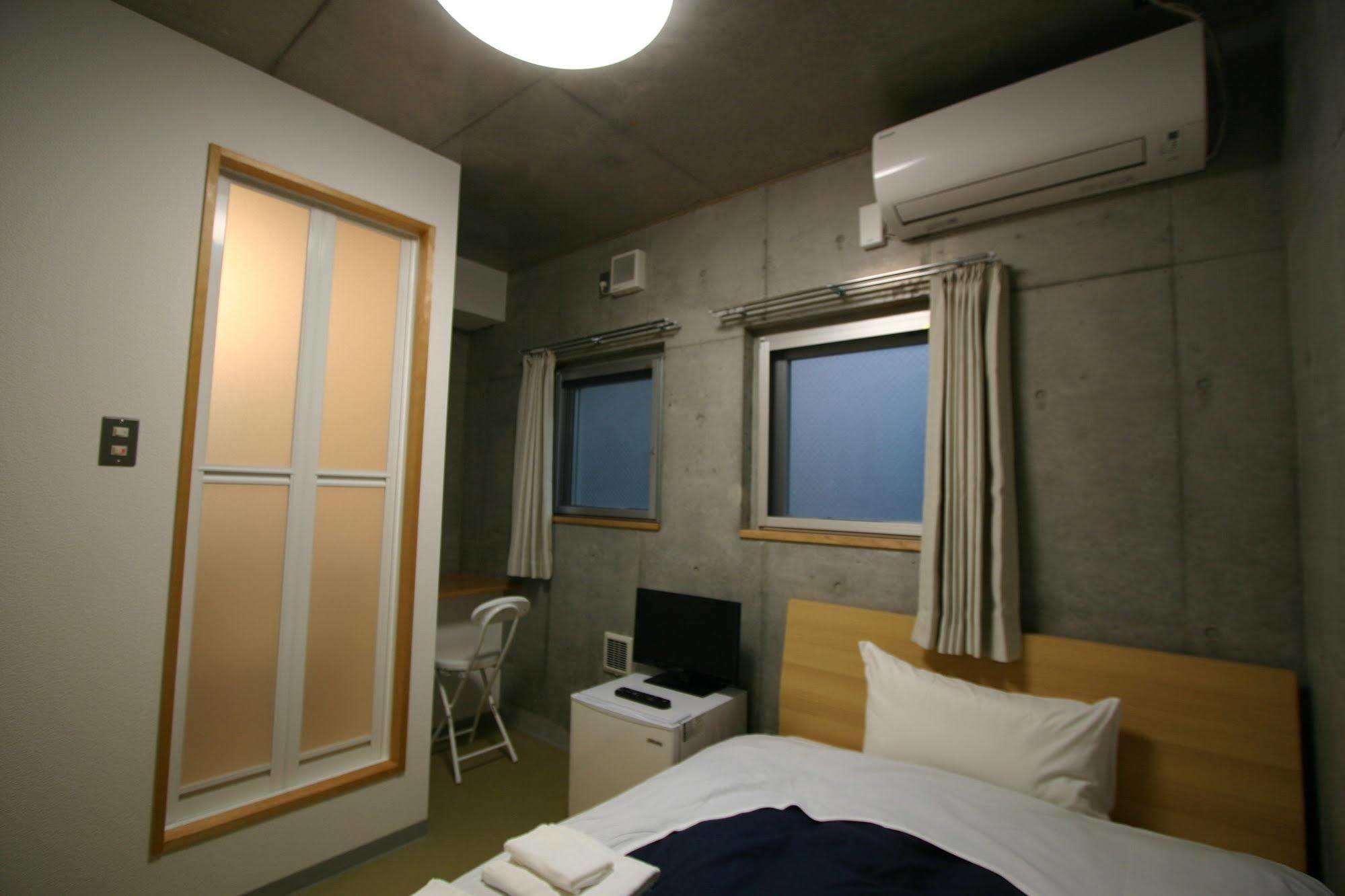 Hotel Weekly Sho Namba 2*