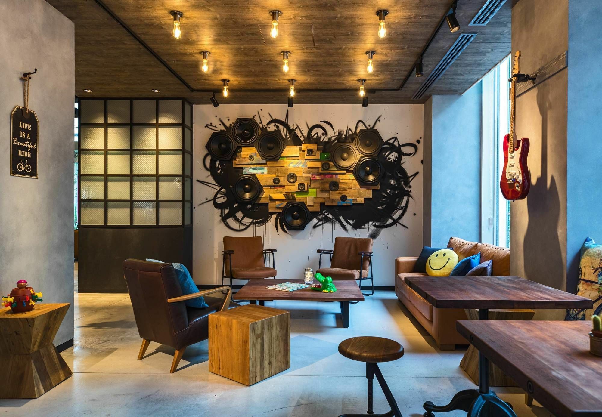 Hotel Moxy Honmachi By Marriott 4*