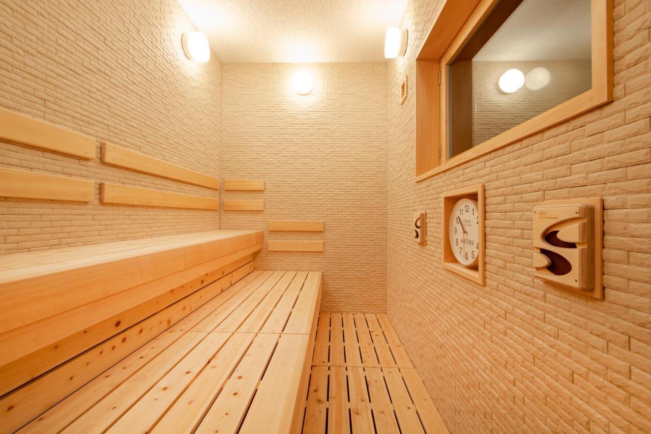 Karaksa Grande Shin-osaka Tower Hotel 4*